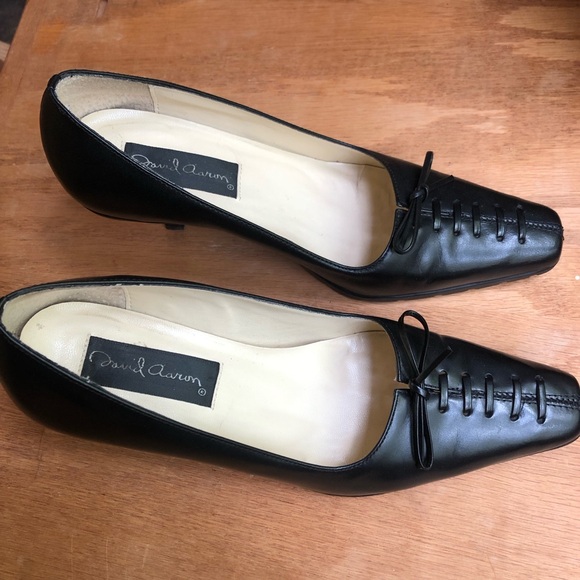 VTG Black pointy toe lace-up bow detail heels EUC - Picture 4 of 6